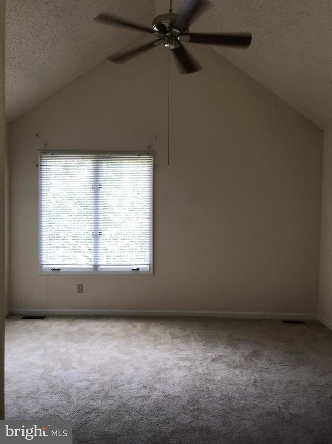 Building Photo - 45627 Longfields Village Dr