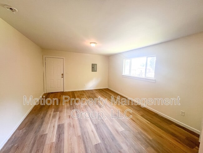 Building Photo - 133 W Ridgewood Ave