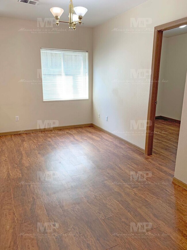 Foto del edificio - 622 S Loomis Ave