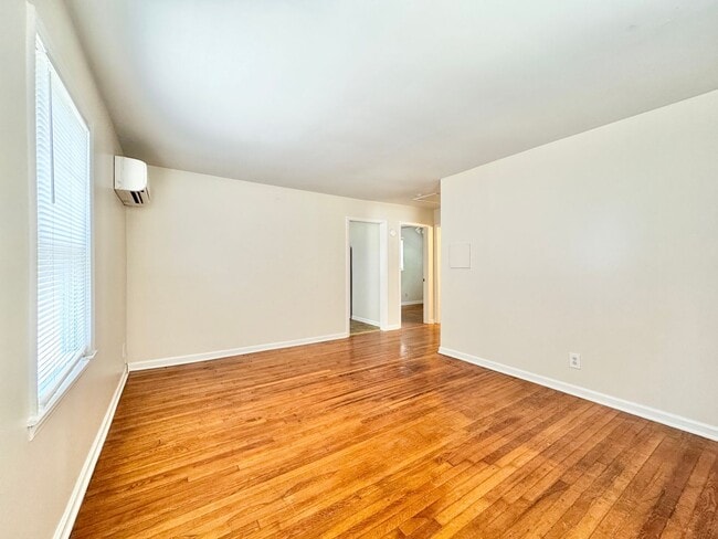 Building Photo - Cozy 2 Bedroom Home!!