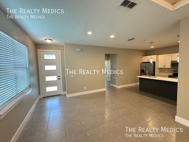 Building Photo - 211 Bedford Dr