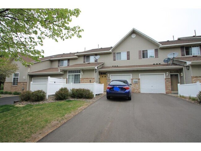 Building Photo - 2740 Mallard Dr