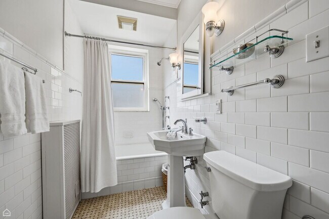 Foto del edificio - 632 Sheridan Square