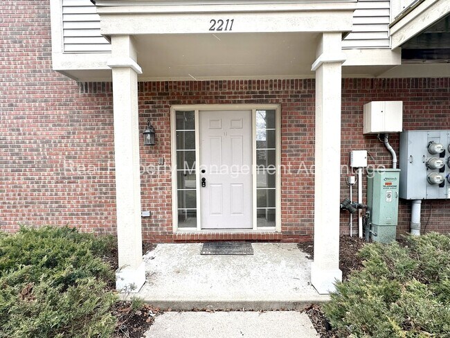 Building Photo - Gorgeous End Unit Townhouse with 2 Large B...