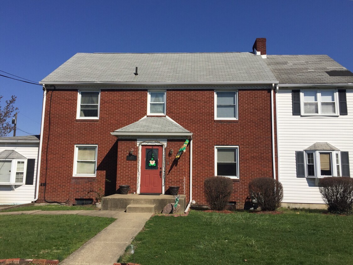 108 W Cedar Ave Unit 4, Connellsville, PA 15425 Apartments in Connellsville, PA