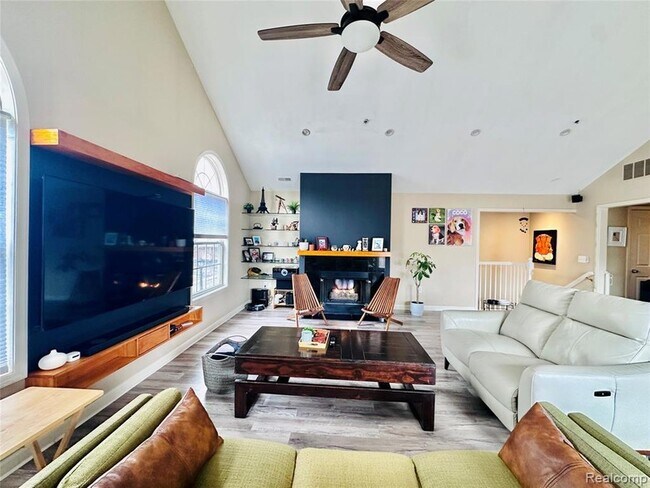 Foto del edificio - 28122 Carlton Way Dr