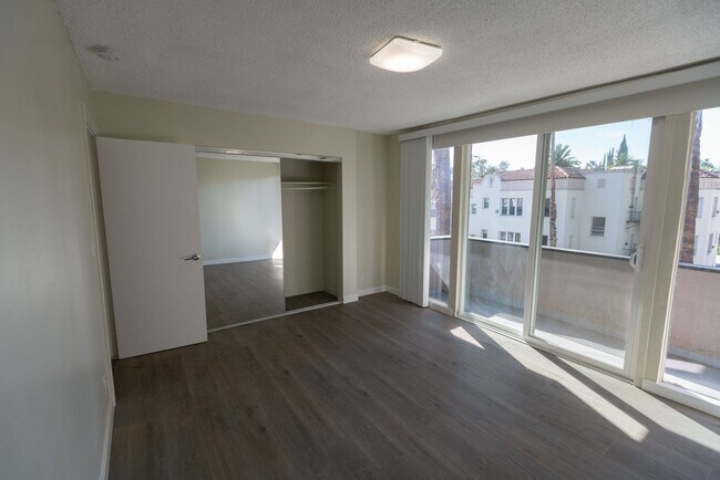 Foto del interior - 1944 Whitley Ave.