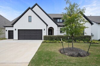 Building Photo - 616 Hallwood Dr