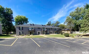 Building Photo - 5031 N Lakeside Pl
