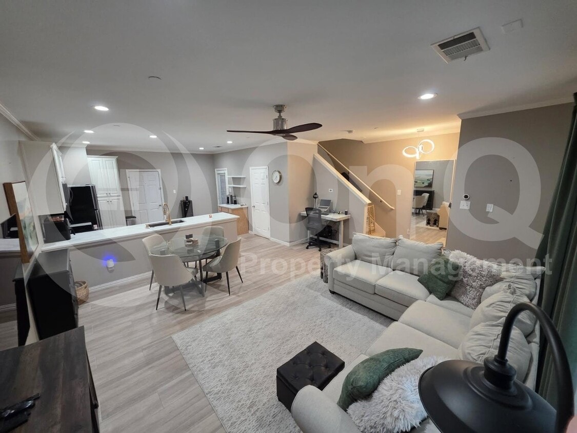 Building Photo - 575 S Virginia Hills Dr