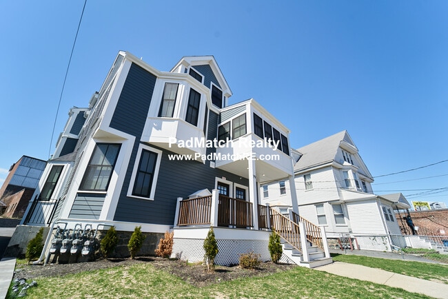 Building Photo - 79 Linden St