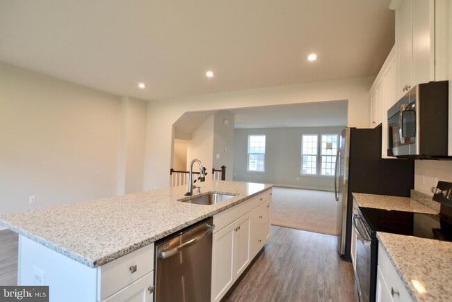 Building Photo - 30 Quebec Ct