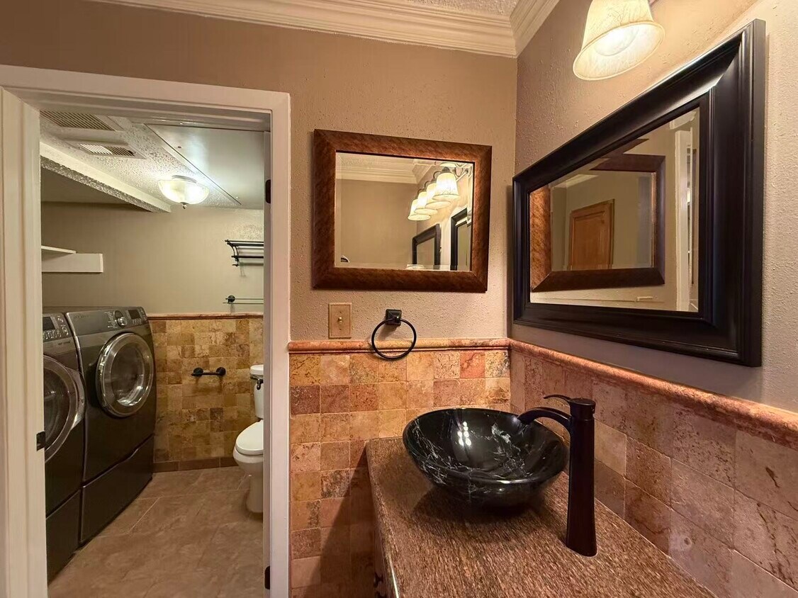 Foto principal - 10555 Turtlewood Ct