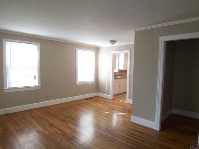 Building Photo - Ranch Home in NODA Area of Charlotte w/ Fe...