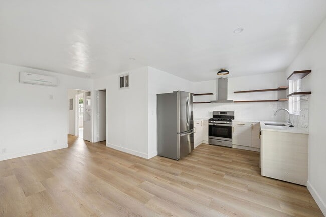 Foto del edificio - 1008 N Stanley Ave