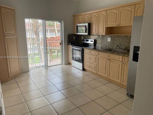 Foto del edificio - 6900 NW 179th St