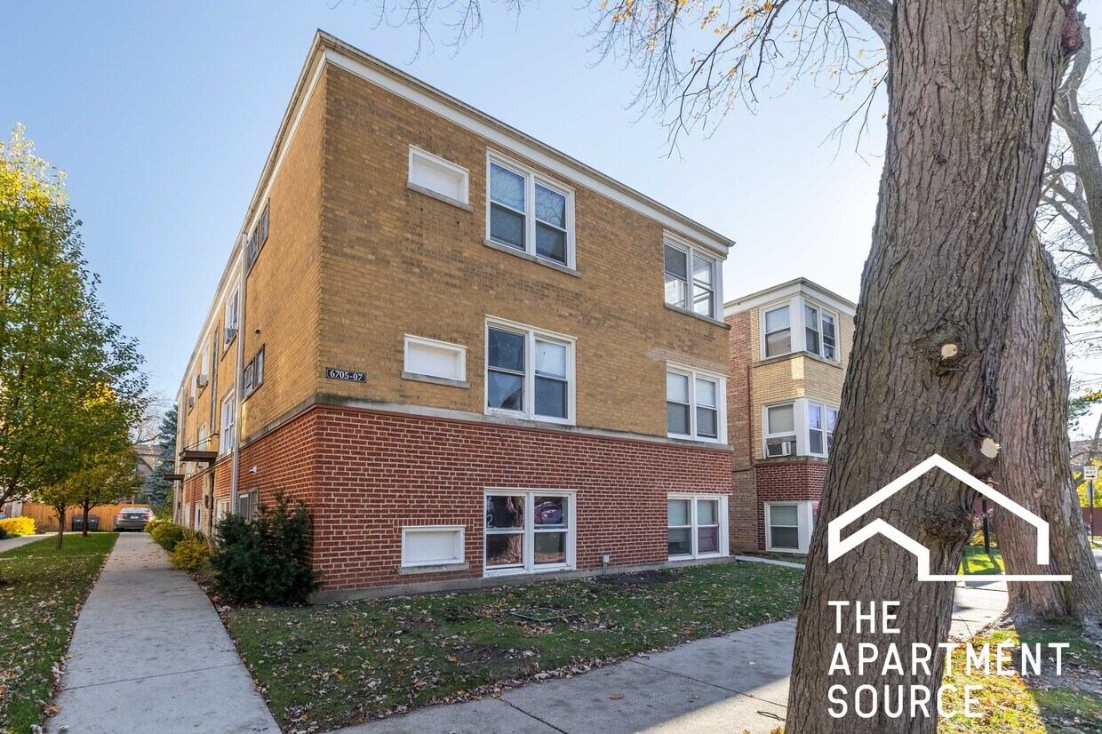 Building Photo - 6731 N California Ave