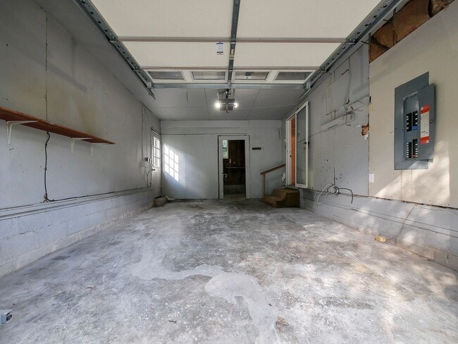 Building Photo - 3 BR 2 BA For Rent in Red Bank
