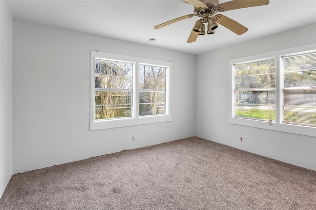 Foto del edificio - 1314 Fairview Dr