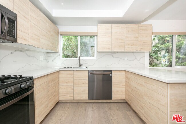 Foto del edificio - 560 N Kings Rd