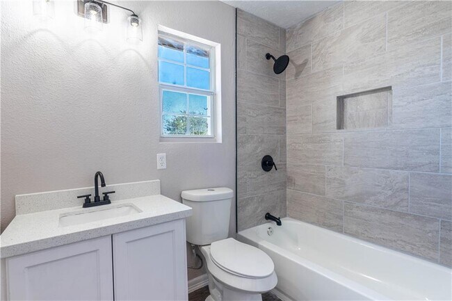 Foto del edificio - 4113 Western Dr