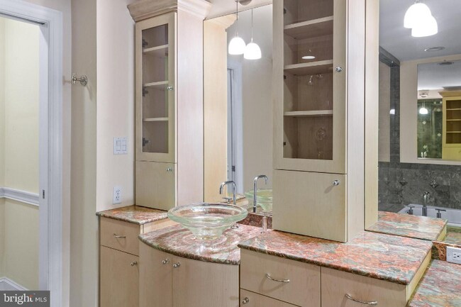 Building Photo - 8000 Mirador Pl