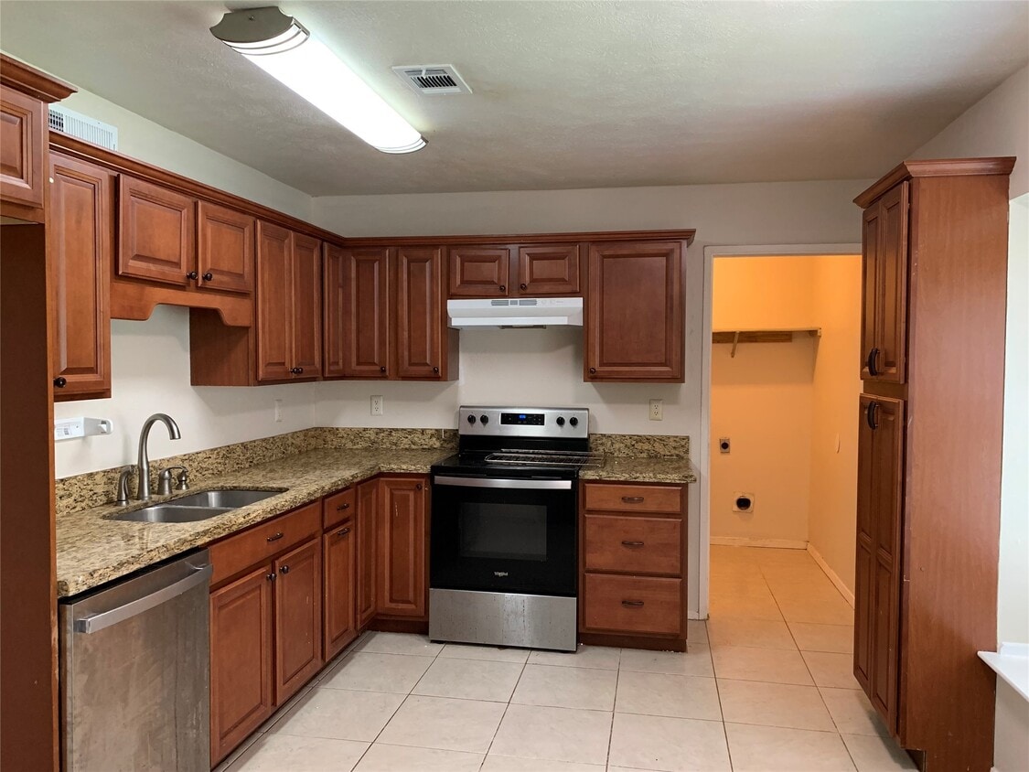 Building Photo - 6823 Blue Ridge Dr