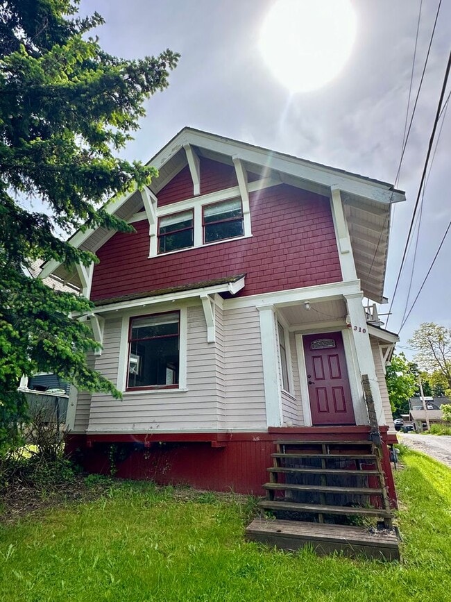Building Photo - 310 Pine St