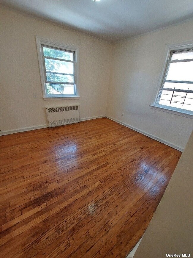 Building Photo - 147-15 75th Ave