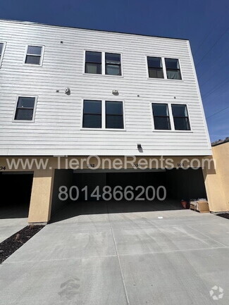 Building Photo - 718 W Blue Magic Ln