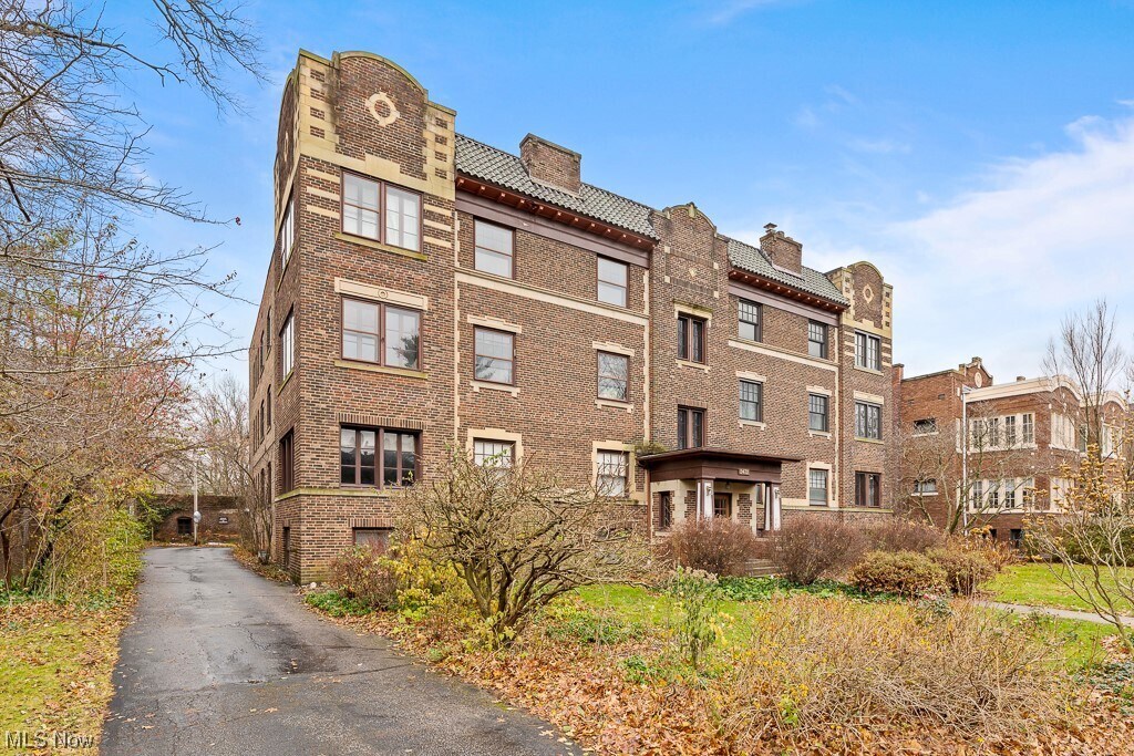 2472 Overlook Rd Unit 11, Cleveland Heights, OH 44106 Condo for Rent