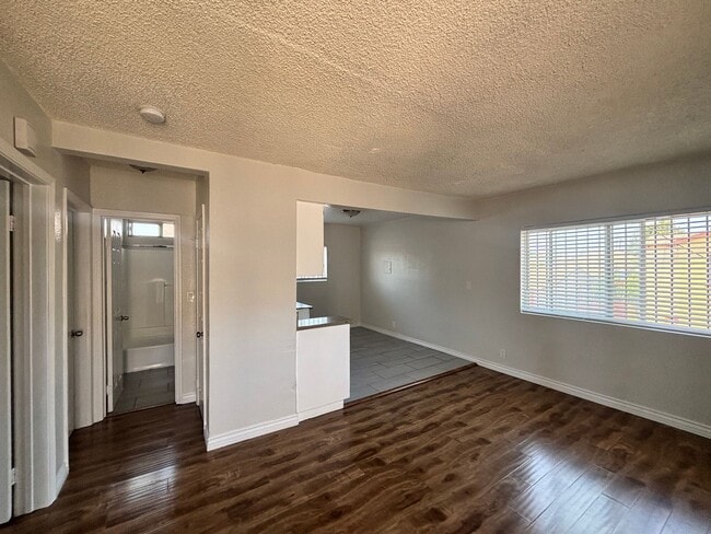 Photo - 1333 E 47th St Apartment