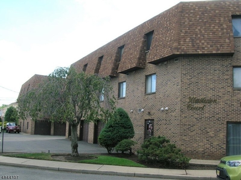 Primary Photo - 825 Riverside Ave