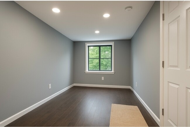 Building Photo - 2 Sylvan Ct