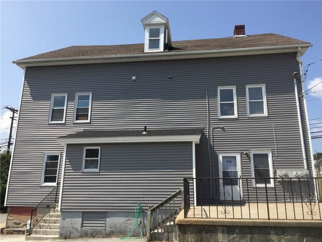 Building Photo - 659 Providence St