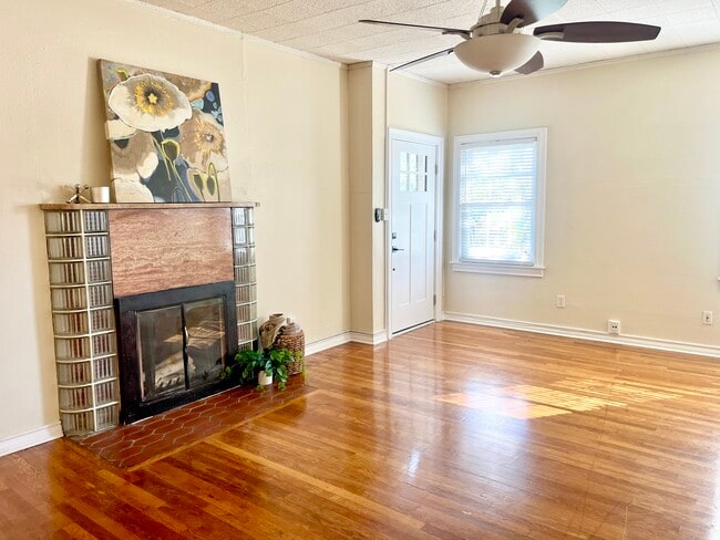 Building Photo - 4300 Calmont Ave
