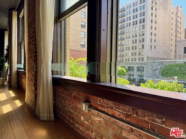 Foto del edificio - 460 S Spring St