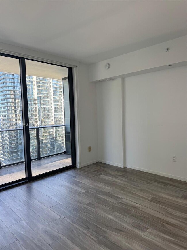 Building Photo - 801 S Miami Ave