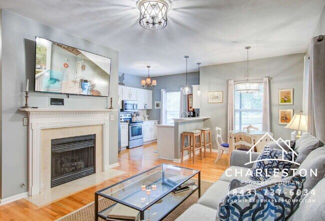 Foto del edificio - **FULLY FURNISHED TWO BEDROOM CONDO, UTILITIES INCLUDED!**