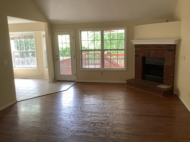 Living room - 844 S Dexter Ave