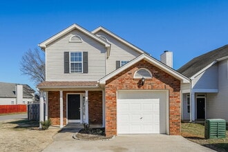 Building Photo - 901 Bexhill Ct S