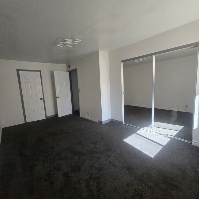 Building Photo - 5080 Indian River Dr