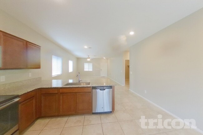 Building Photo - 45656 W Sky Ln