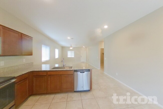 Foto del edificio - 45656 W Sky Ln
