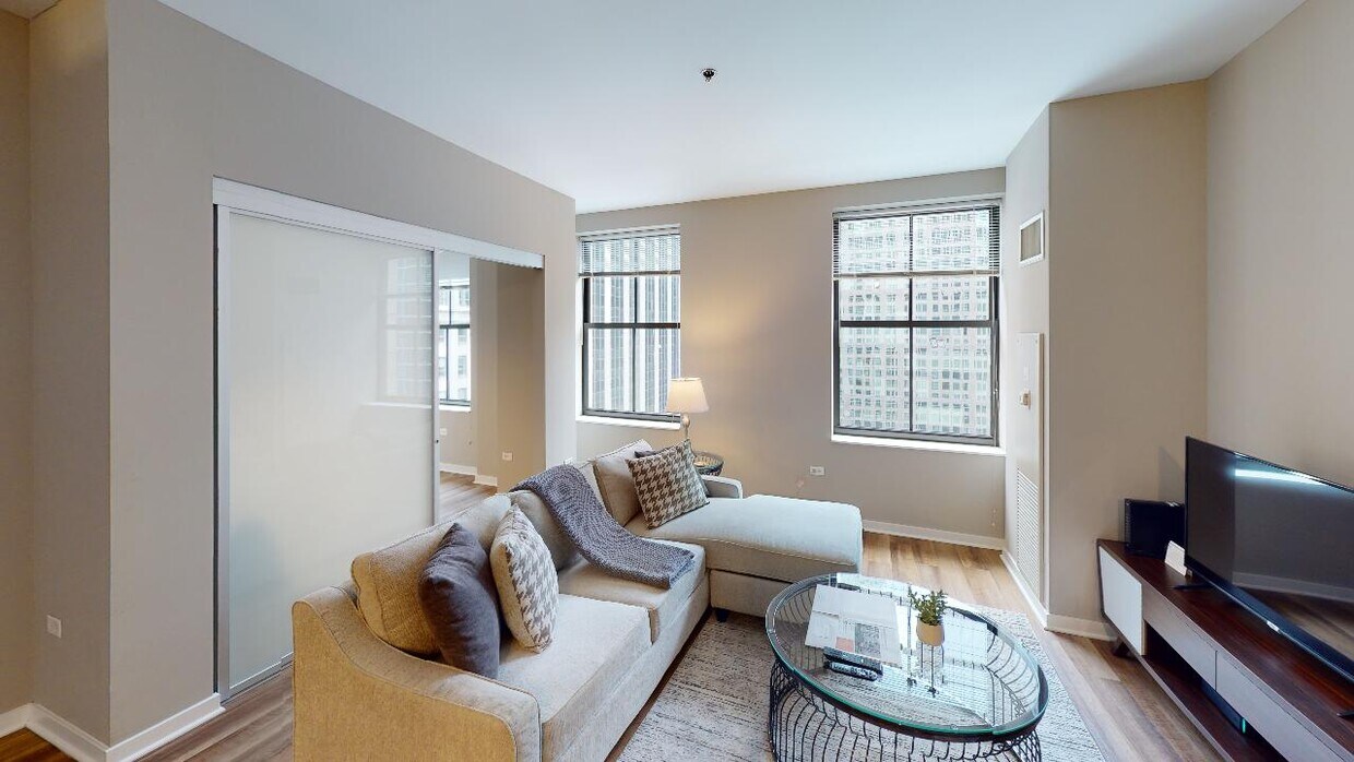 Foto principal - 8 E Randolph St
