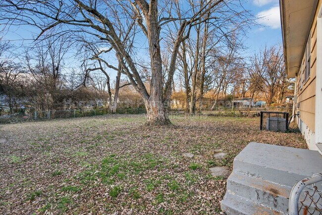 Foto del edificio - 9855 Medford Dr