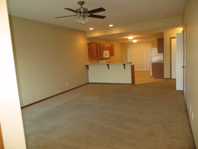 Building Photo - 1752 Victoria Ln
