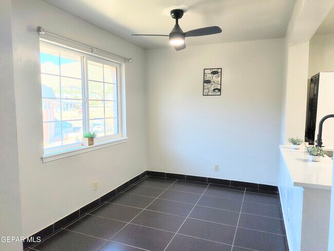 Foto del edificio - 333 Eubank Ct