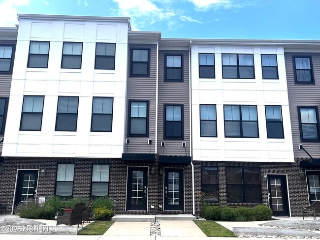 Building Photo - 19 Midway Rd N