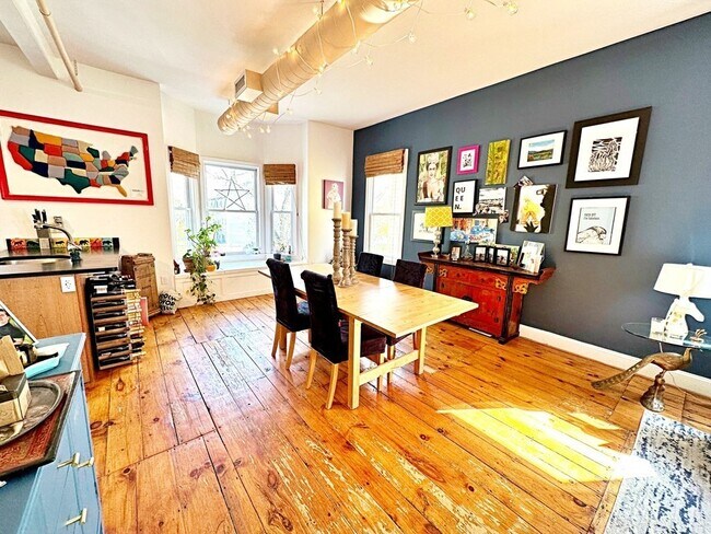 Building Photo - 10 Cottage St